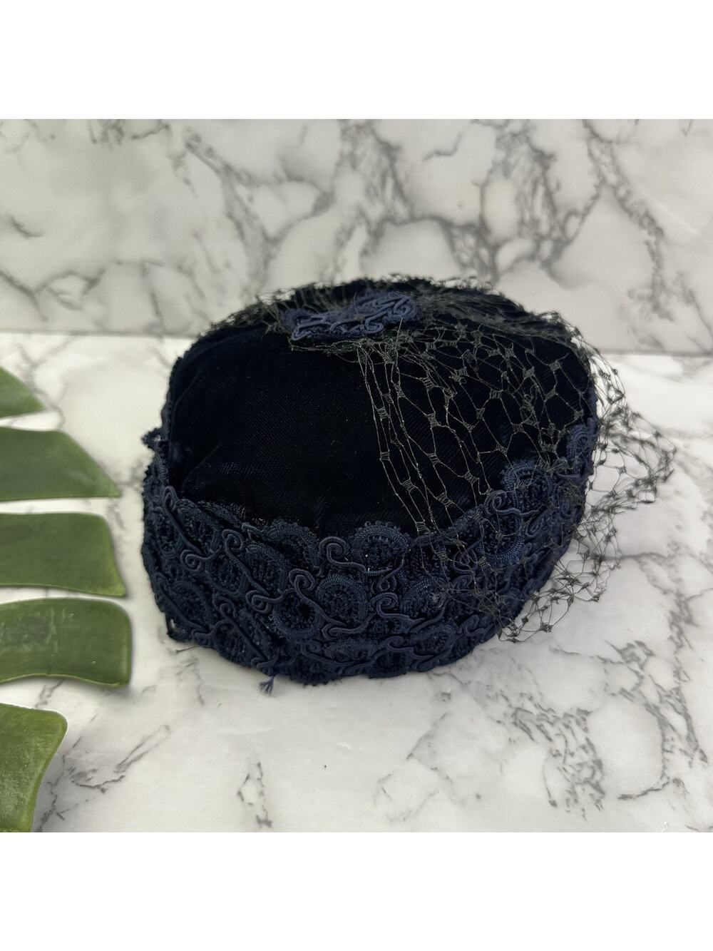 Womens Vintage 60s Pillbox Veiled Hat Navy Blue Velvet Lace Trim Netting